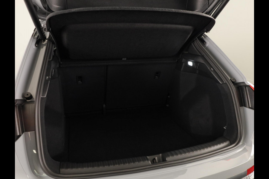 Audi Q4 e-tron 45 quattro S Edition Competition 82 kWh 286pk | Glazen panoramadak | Optiekpakket zwart plus | Assistentiepakket plus | Q4 E-Tron Stylingpakket