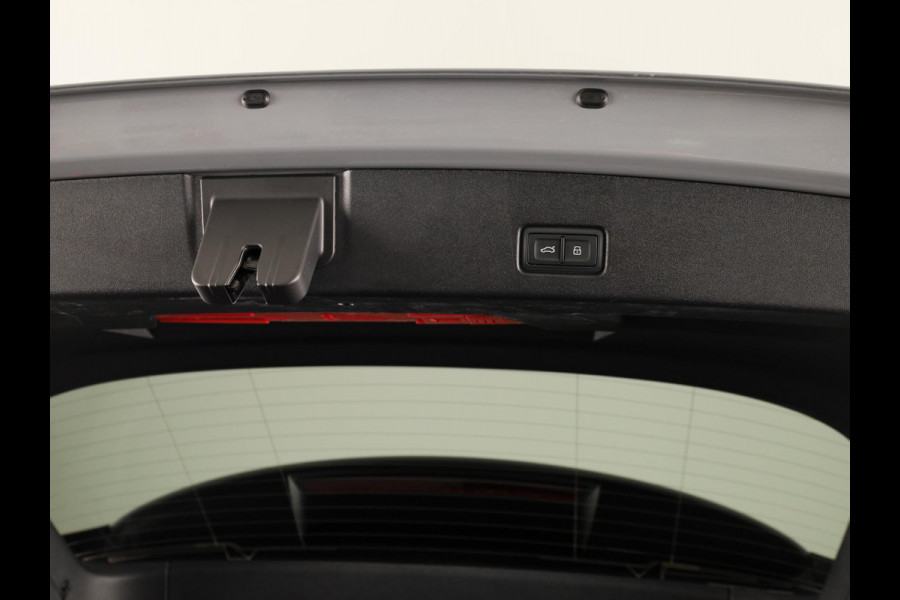 Audi Q4 e-tron 45 quattro S Edition Competition 82 kWh 286pk | Glazen panoramadak | Optiekpakket zwart plus | Assistentiepakket plus | Q4 E-Tron Stylingpakket