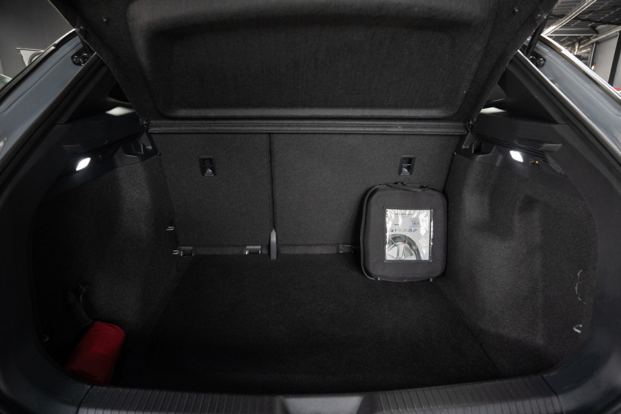Volkswagen ID.4 Pure Performance Navi Climate Warmtepomp PDC 19" LM velgen Climate  BTW auto!