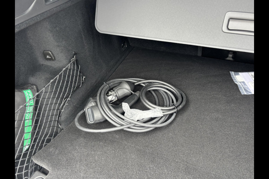Volvo XC60 2.0 T6 Plug-in hybrid AWD Plus Black Edition 360 CAMERA | PANO | PREMIUM AUDIO | ELEK. STOELEN | ELEK. ACHTERKLEP | ADAP. CRUISE |