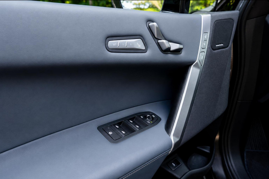 BMW iX xDrive M70 112 kWh | Suite Amido | Snelwegassistent* | 22 kW | 22'' 1027M | Harman/kardon
