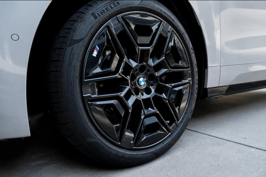 BMW iX xDrive M70 112 kWh | Suite Amido | Snelwegassistent* | 22 kW | 22'' 1027M | Harman/kardon