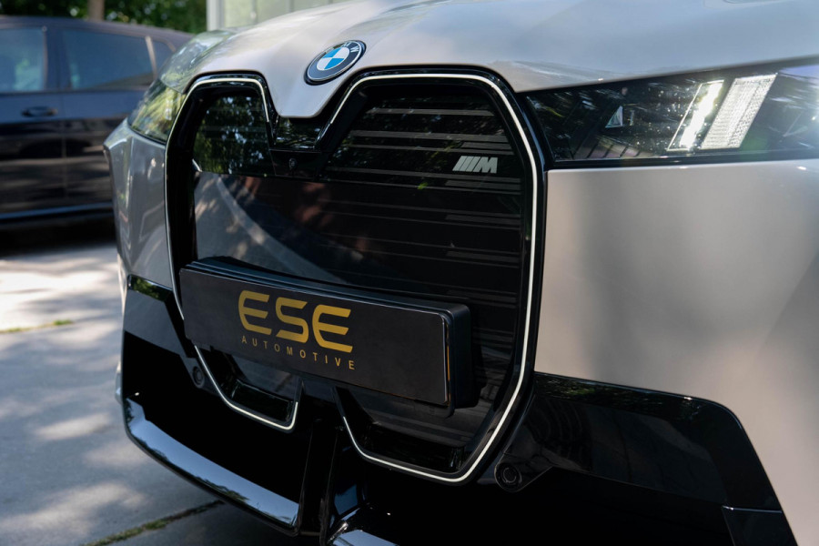 BMW iX xDrive M70 112 kWh | Suite Amido | Snelwegassistent* | 22 kW | 22'' 1027M | Harman/kardon