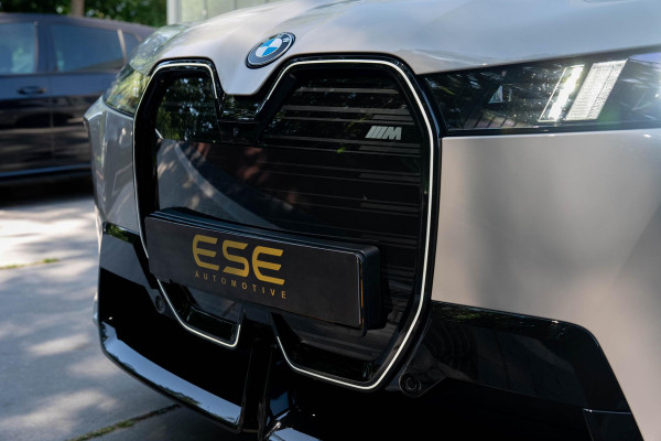 BMW iX xDrive M70 112 kWh | Suite Amido | Snelwegassistent* | 22 kW | 22'' 1027M | Harman/kardon