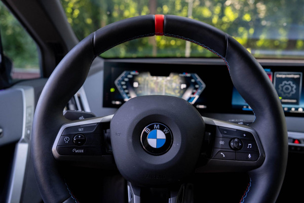 BMW iX xDrive M70 112 kWh | Suite Amido | Snelwegassistent* | 22 kW | 22'' 1027M | Harman/kardon