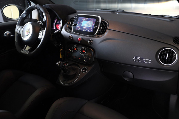 Fiat 500 1.4 T-Jet Abarth Esseesse 70th Anniversary / Sabelt Stoelen / AKRAPOVIC / Carbon / Navi / Ecc / Rode Gordels / Led