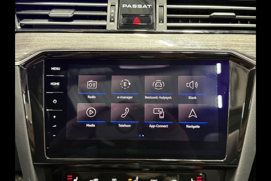 Volkswagen Passat Variant 1.4 TSI Hybride 218PK DSG|Pano|Trekhaak|IQ Lights|Adaptive cruise |Leder| Massage|Camera