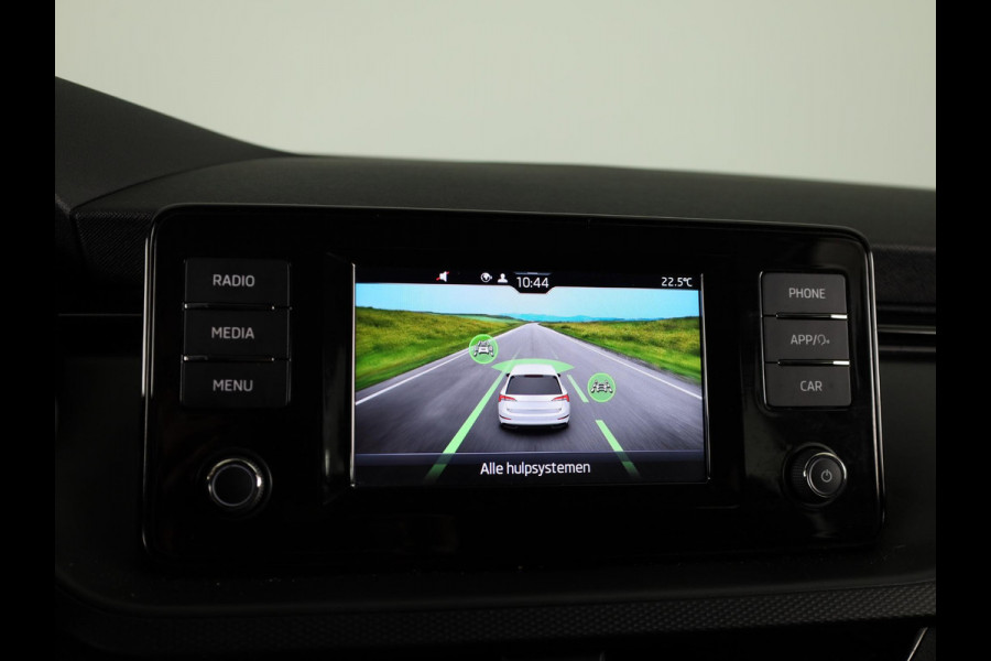 Škoda SCALA 1.0 TSI Ambition 110 pk | Navigatie via App | Parkeersensoren achter | Cruise control | LED koplampen | Apple Carplay/Android Auto |