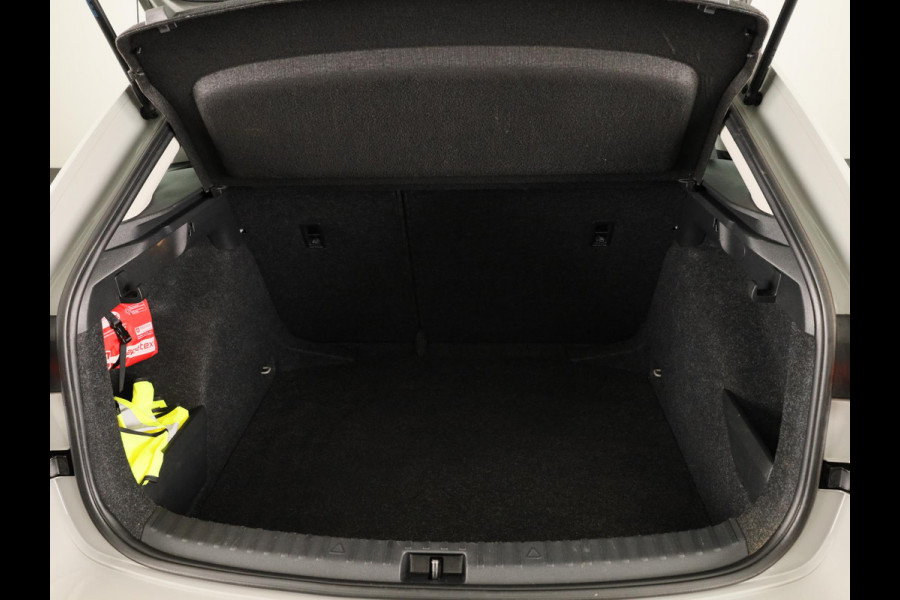 Škoda SCALA 1.0 TSI Ambition 110 pk | Navigatie via App | Parkeersensoren achter | Cruise control | LED koplampen | Apple Carplay/Android Auto |