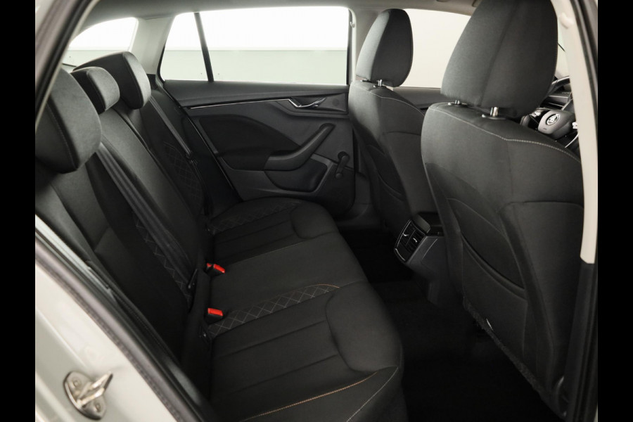 Škoda SCALA 1.0 TSI Ambition 110 pk | Navigatie via App | Parkeersensoren achter | Cruise control | LED koplampen | Apple Carplay/Android Auto |