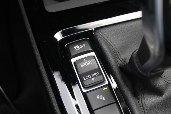 BMW X1 sDrive18i High Executive / Panoramadak / Leder / Head-up / Parkeerhulp V+A / Navigatie / 17'' / Stoelverwarming / Cruise Control