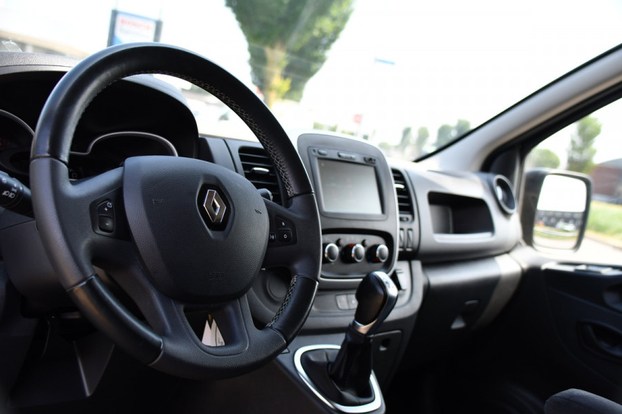 Renault Trafic 2.0 dCi 145 T29 L2H1 Black Edition Cruise, Sensoren, LED, 145pk, Multimedia, Automaat, Trekhaak, Betimmering, NAVI, Uniek!