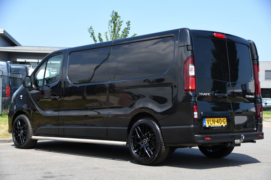 Renault Trafic 2.0 dCi 145 T29 L2H1 Black Edition Cruise, Sensoren, LED, 145pk, Multimedia, Automaat, Trekhaak, Betimmering, NAVI, Uniek!