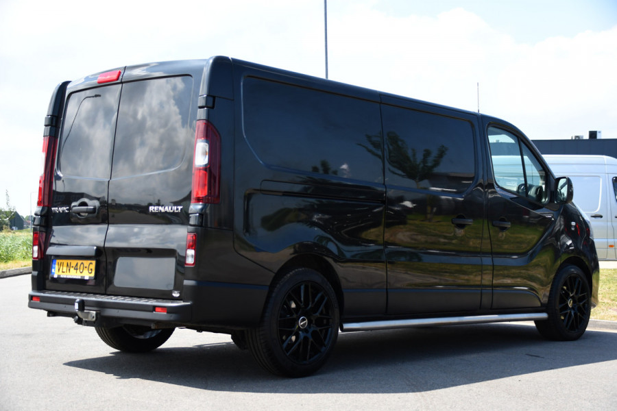 Renault Trafic 2.0 dCi 145 T29 L2H1 Black Edition Cruise, Sensoren, LED, 145pk, Multimedia, Automaat, Trekhaak, Betimmering, NAVI, Uniek!