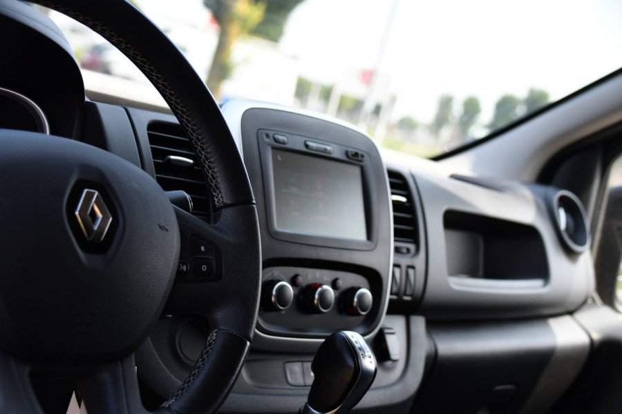 Renault Trafic 2.0 dCi 145 T29 L2H1 Black Edition Cruise, Sensoren, LED, 145pk, Multimedia, Automaat, Trekhaak, Betimmering, NAVI, Uniek!
