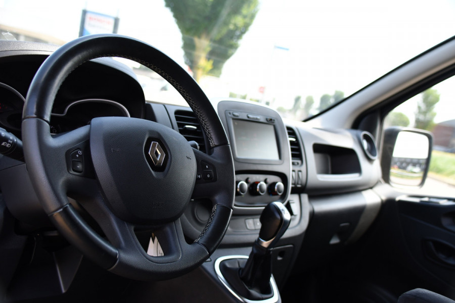 Renault Trafic 2.0 dCi 145 T29 L2H1 Black Edition Cruise, Sensoren, LED, 145pk, Multimedia, Automaat, Trekhaak, Betimmering, NAVI, Uniek!