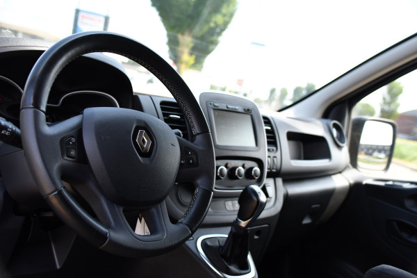 Renault Trafic 2.0 dCi 145 T29 L2H1 Black Edition Cruise, Sensoren, LED, 145pk, Multimedia, Automaat, Trekhaak, Betimmering, NAVI, Uniek!