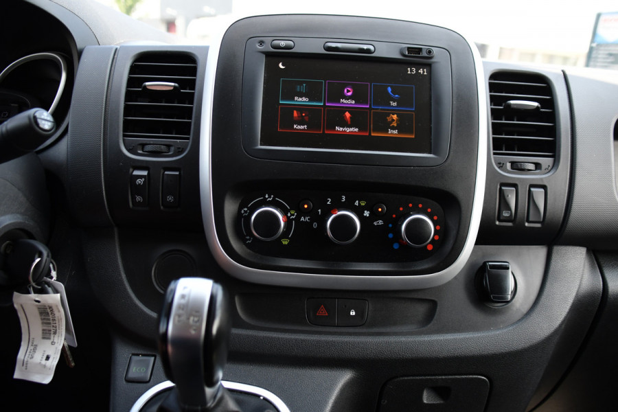 Renault Trafic 2.0 dCi 145 T29 L2H1 Black Edition Cruise, Sensoren, LED, 145pk, Multimedia, Automaat, Trekhaak, Betimmering, NAVI, Uniek!
