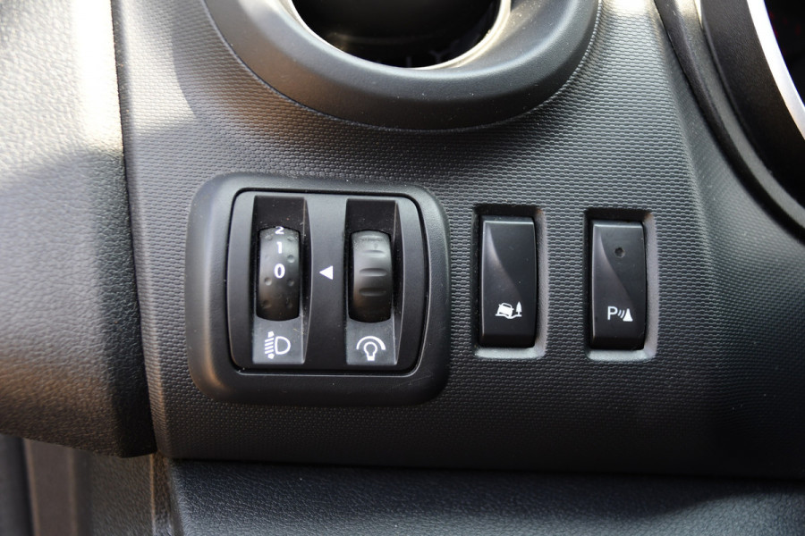Renault Trafic 2.0 dCi 145 T29 L2H1 Black Edition Cruise, Sensoren, LED, 145pk, Multimedia, Automaat, Trekhaak, Betimmering, NAVI, Uniek!