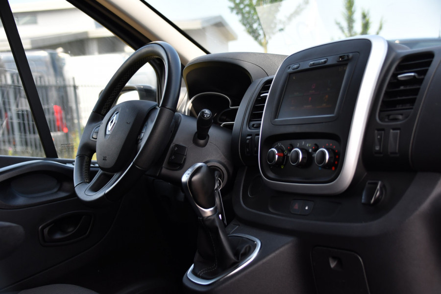 Renault Trafic 2.0 dCi 145 T29 L2H1 Black Edition Cruise, Sensoren, LED, 145pk, Multimedia, Automaat, Trekhaak, Betimmering, NAVI, Uniek!