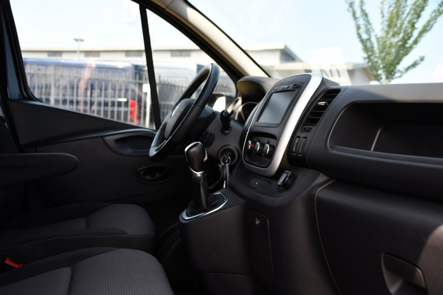 Renault Trafic 2.0 dCi 145 T29 L2H1 Black Edition Cruise, Sensoren, LED, 145pk, Multimedia, Automaat, Trekhaak, Betimmering, NAVI, Uniek!