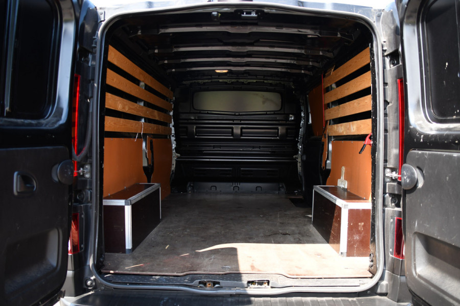 Renault Trafic 2.0 dCi 145 T29 L2H1 Black Edition Cruise, Sensoren, LED, 145pk, Multimedia, Automaat, Trekhaak, Betimmering, NAVI, Uniek!