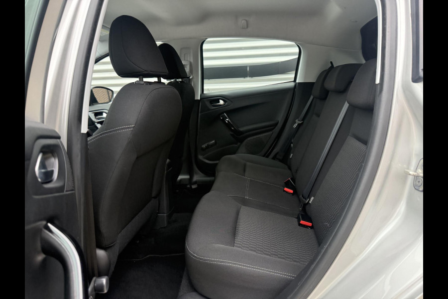 Peugeot 208 1.2 PureTech Blue Lion 2e Eigenaar|Carplay|Cruise|PDC|Navi|Airco|Elek ramen|N.A.P|D-Riem v.v. in 2024| APK tot 07-2027