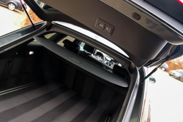 Audi A6 Avant 1.8 TFSI ultra Sport S-Line Automaat 190pk! 1e Eig|DLR|Panoramadak|Lederen sportstoelen|LED Matrix|20inch|BOSE|Black