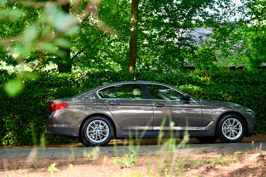 BMW 5 Serie 530e High Executive - ACC - 360 Camera - Schuifdak - Stoelventilatie - Comfortstoelen - Stuurverwarming -