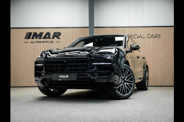 Porsche Cayenne Black edition Meestr. achteras / 22 inch / sportstoelen / 3e scherm / BOSE