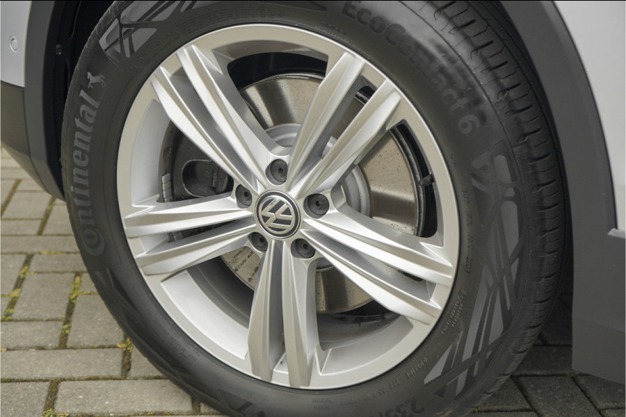 Volkswagen Tiguan 1.4 TSI eHybrid Elegance Pano ACC 360° IQ Light Stuurwielverw