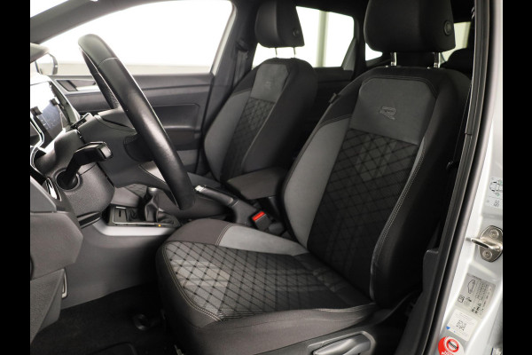 Volkswagen Polo 1.0 TSI R-Line Business 95 PK | Navigatie | Camera | Stoelverwarming | Extra getint glas