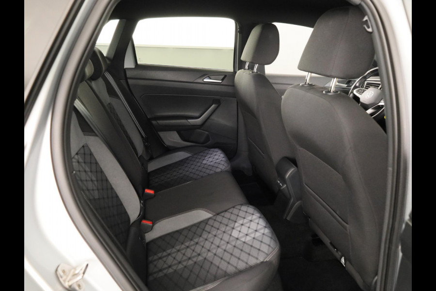 Volkswagen Polo 1.0 TSI R-Line Business 95 PK | Navigatie | Camera | Stoelverwarming | Extra getint glas