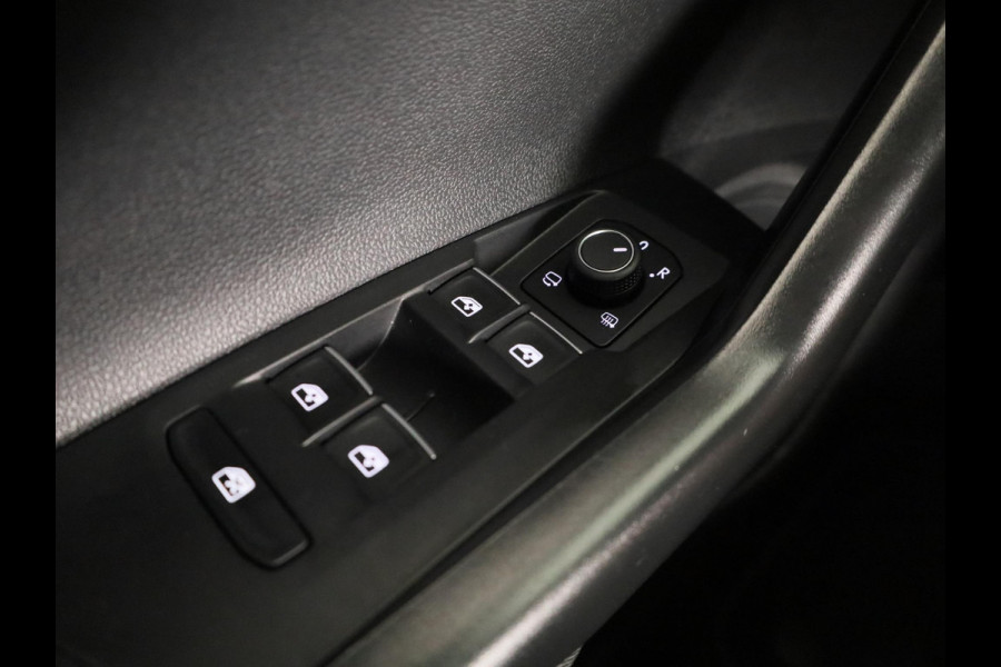 Volkswagen Polo 1.0 TSI R-Line Business 95 PK | Navigatie | Camera | Stoelverwarming | Extra getint glas