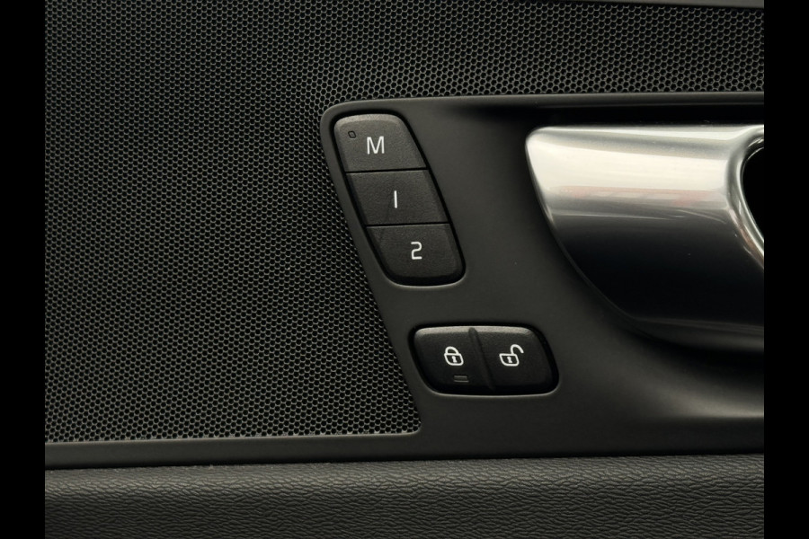Volvo XC60 2.0 T8 Pano | Trekhaak | Pilot Assist | Carplay | Long Range | Camera | Elektrische stoelen | Plug-in hybrid | Facelift