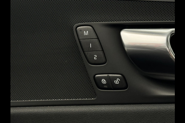 Volvo XC60 2.0 T8 Pano | Trekhaak | Pilot Assist | Carplay | Long Range | Camera | Elektrische stoelen | Plug-in hybrid | Facelift
