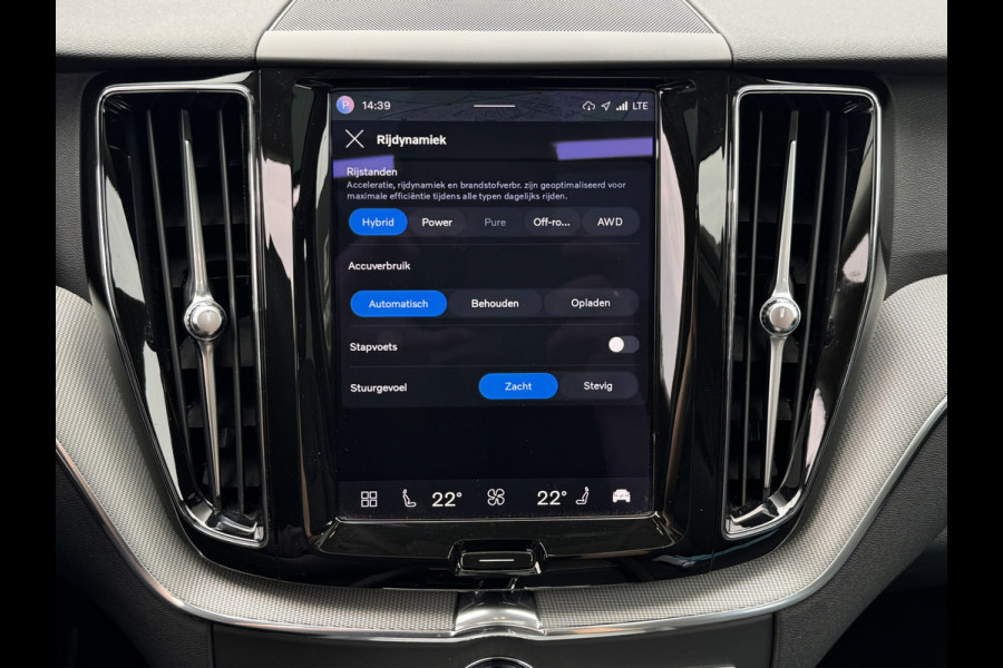 Volvo XC60 2.0 T8 Pano | Trekhaak | Pilot Assist | Carplay | Long Range | Camera | Elektrische stoelen | Plug-in hybrid | Facelift