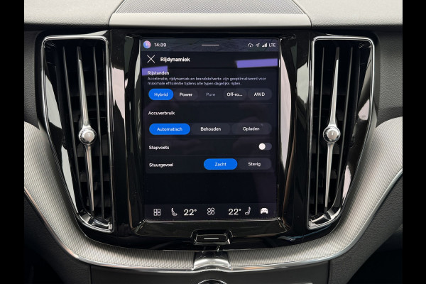 Volvo XC60 2.0 T8 Pano | Trekhaak | Pilot Assist | Carplay | Long Range | Camera | Elektrische stoelen | Plug-in hybrid | Facelift