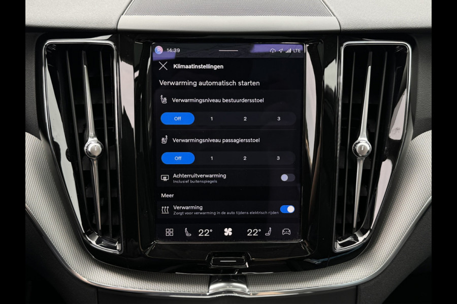 Volvo XC60 2.0 T8 Pano | Trekhaak | Pilot Assist | Carplay | Long Range | Camera | Elektrische stoelen | Plug-in hybrid | Facelift