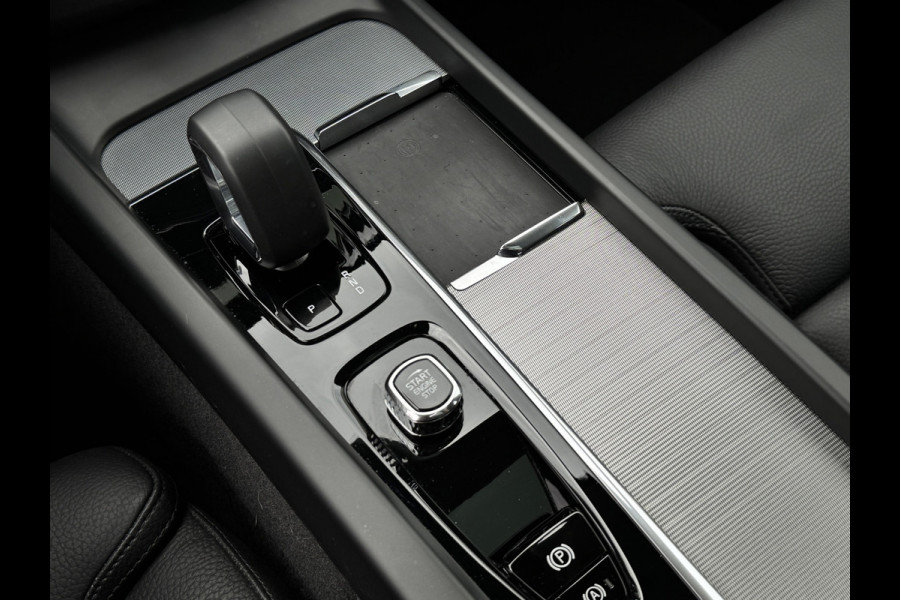 Volvo XC60 2.0 T8 Pano | Trekhaak | Pilot Assist | Carplay | Long Range | Camera | Elektrische stoelen | Plug-in hybrid | Facelift