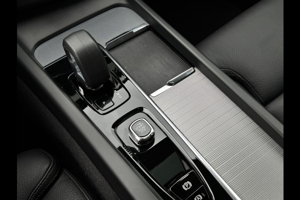Volvo XC60 2.0 T8 Pano | Trekhaak | Pilot Assist | Carplay | Long Range | Camera | Elektrische stoelen | Plug-in hybrid | Facelift