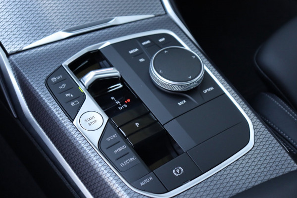 BMW 3-serie 330e xDrive Tansanitblau HUD ambiance verl M-Sport Pro leer+vw stuurverw el.klep camera's