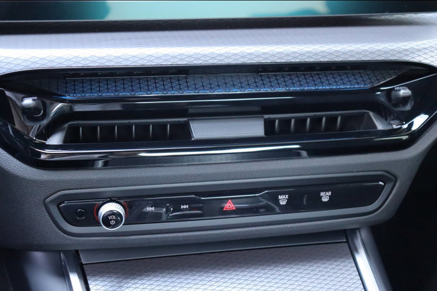BMW 3-serie 330e xDrive Tansanitblau HUD ambiance verl M-Sport Pro leer+vw stuurverw el.klep camera's