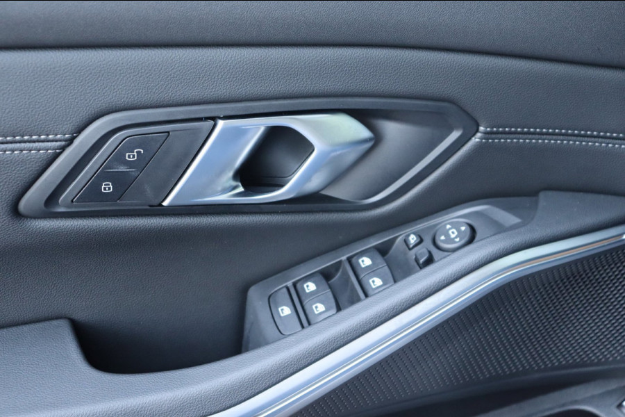 BMW 3-serie 330e xDrive Tansanitblau HUD ambiance verl M-Sport Pro leer+vw stuurverw el.klep camera's