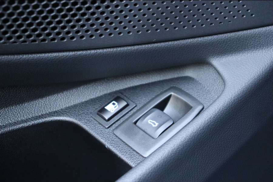 BMW 3-serie 330e xDrive Tansanitblau HUD ambiance verl M-Sport Pro leer+vw stuurverw el.klep camera's