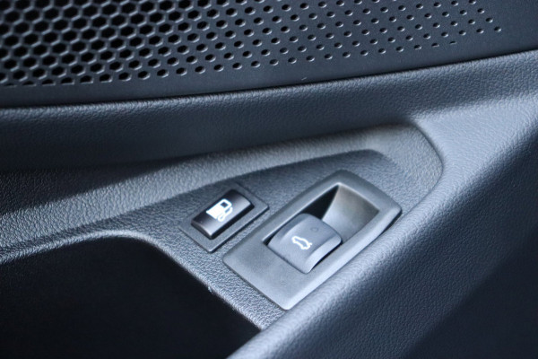 BMW 3-serie 330e xDrive Tansanitblau HUD ambiance verl M-Sport Pro leer+vw stuurverw el.klep camera's