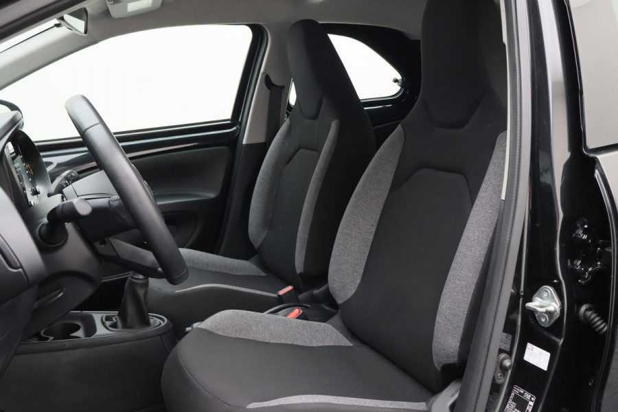 Toyota Aygo X 1.0 VVT-i MT Play Camera, Airco, Cruise, Apple Carplay, Rijstrooksensor, Elektrisch Pakket