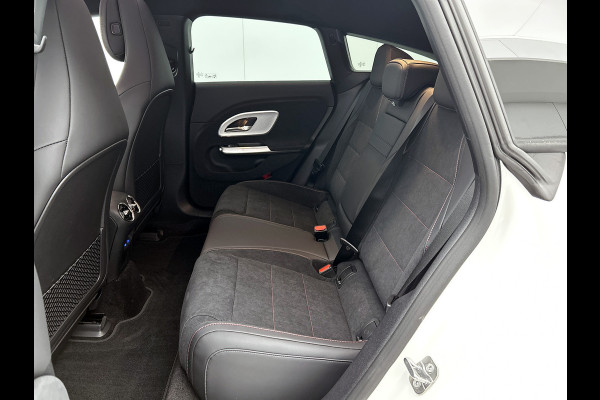 Mercedes-Benz CLA-Klasse Shooting Brake 250+ Business Solution AMG 85 kWh | Nightpakket | Trekhaak | Vast panoramadak |Sportstoelen | Massagefunctie | Warmtewerend, donkergetint glas | 18 inch vijfspaaks lichtmetalen AMG-velgen |