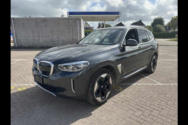 BMW iX3 High Executive 80 kWh Nieuw binnen, meer foto’s volgen nog | Panoramadak | Stoelverwarming | 360 graden camera |  Bestuurdersstoel Met Geheugen | Keyless entry | Sportstoelen | Head Up Display