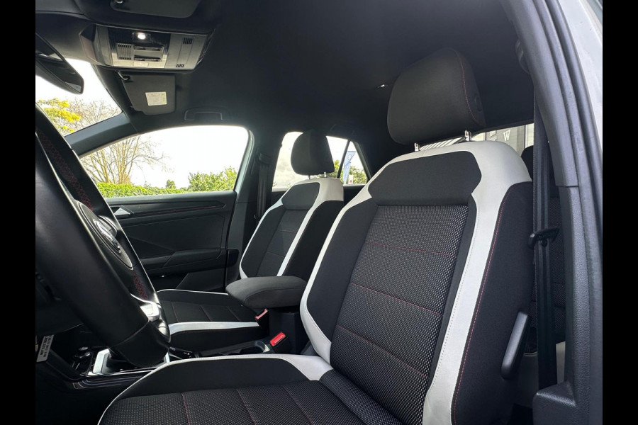 Volkswagen T-Roc 1.5 Sport R-Line, Two-Tone, Automaat, Bluetooth, CarPlay, Camera, Cruise, Trekhaak, PDC